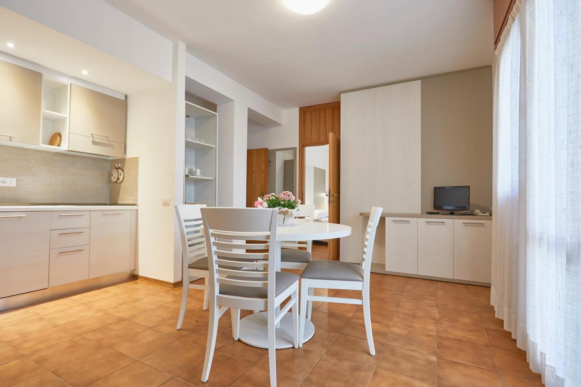 Residence Piccolo Milano Marittima Bagian luar foto