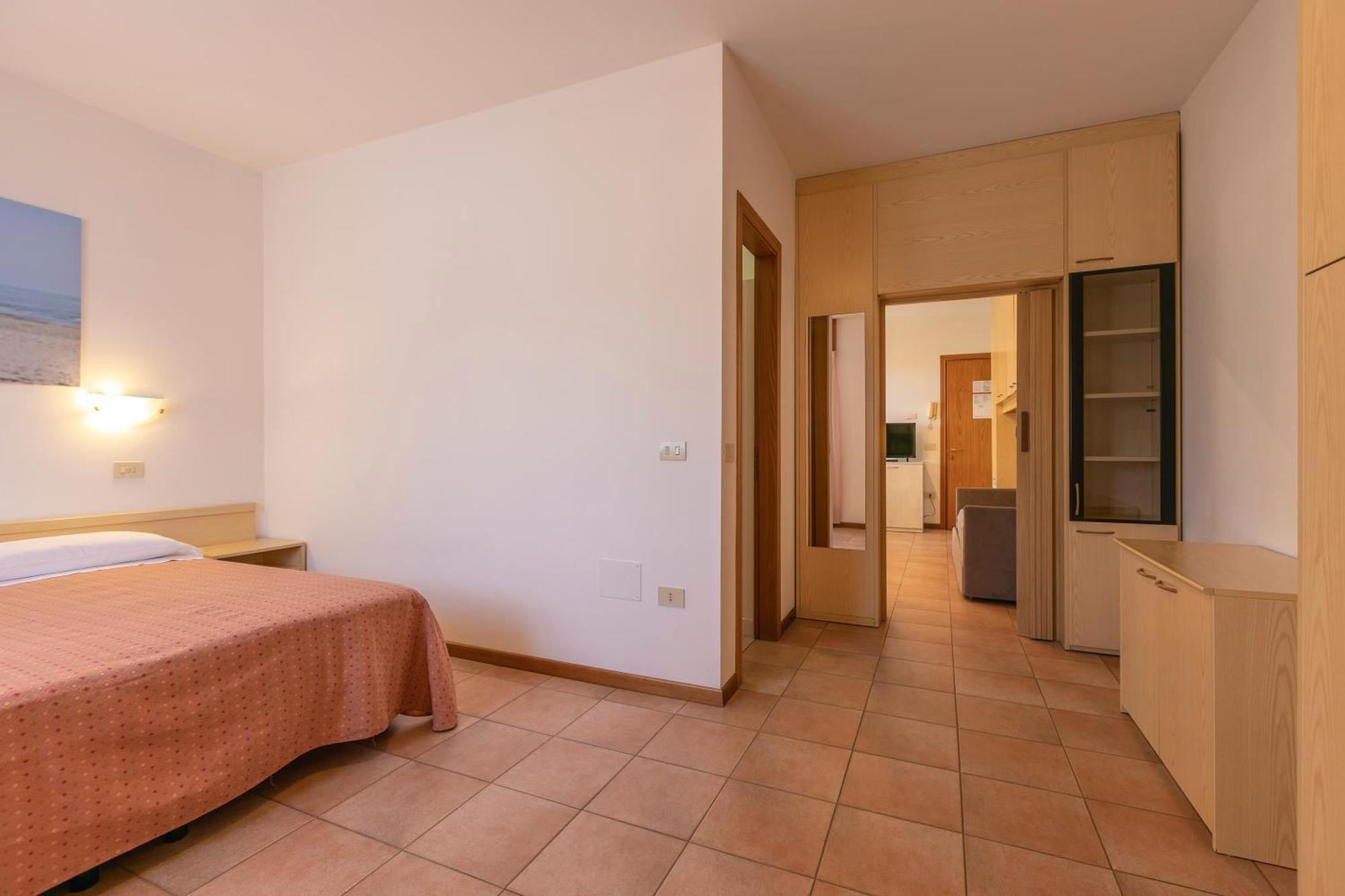 Residence Piccolo Milano Marittima Bagian luar foto