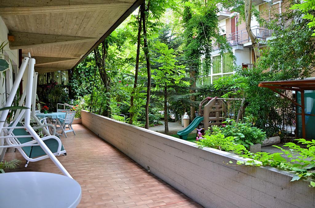 Residence Piccolo Milano Marittima Bagian luar foto