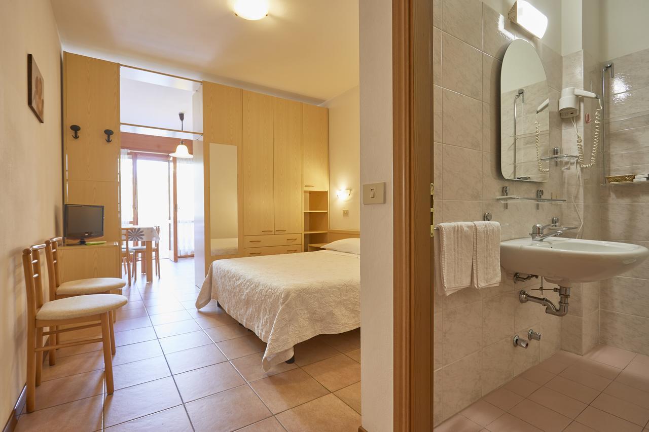 Residence Piccolo Milano Marittima Bagian luar foto