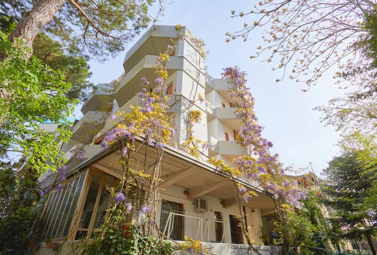 Residence Piccolo Milano Marittima Bagian luar foto
